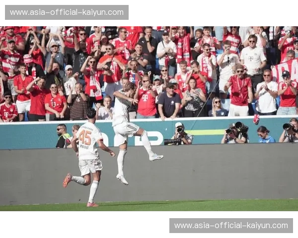 霍芬海姆对阵弗赖堡，曹法尔五分钟内连续送出两次妙传助攻队友破门